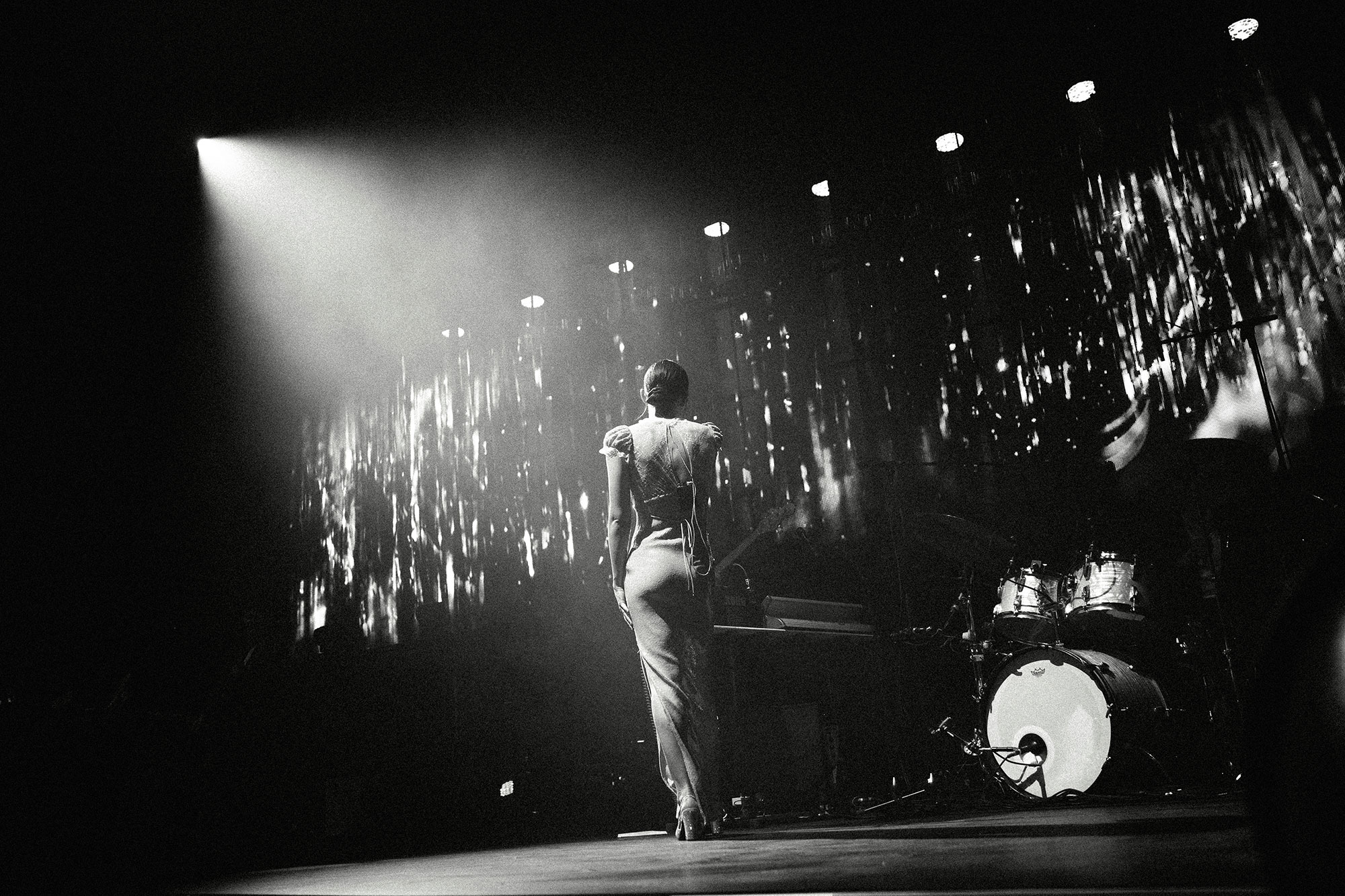 Gracie Abrams' delicate, heartfelt pop packs out The O2 in London Gracie Abrams' delicate, heartfelt pop packs out The O2 in London